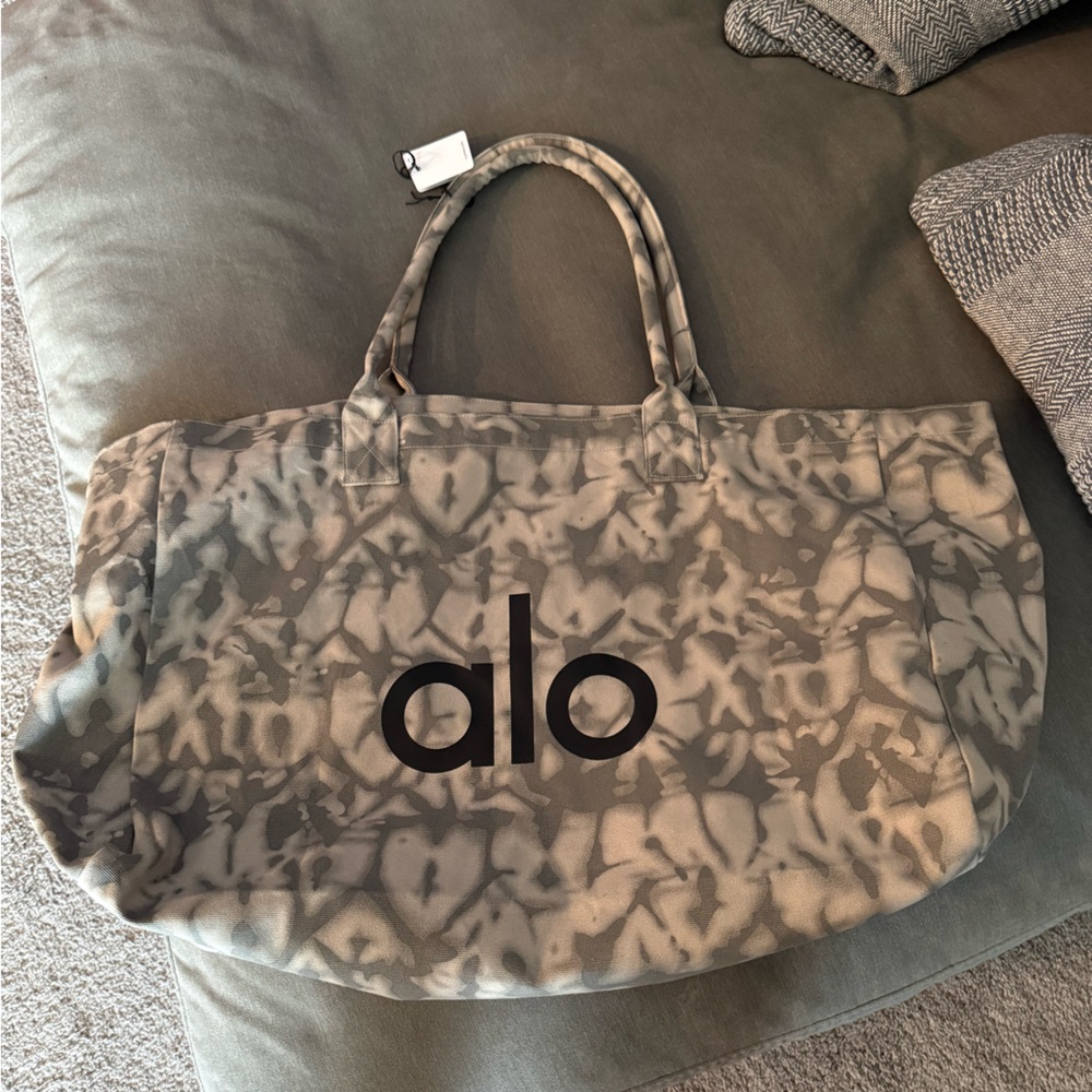 ALO Yoga Gray Classic Tote Bag